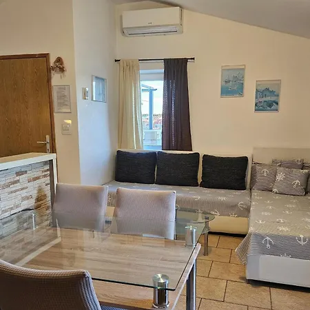 By The Sea - 25052 * Vir