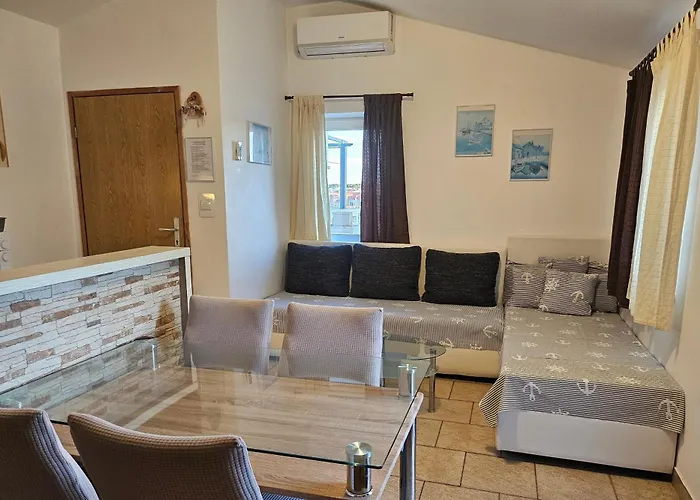 By The Sea - 25052 * Vir